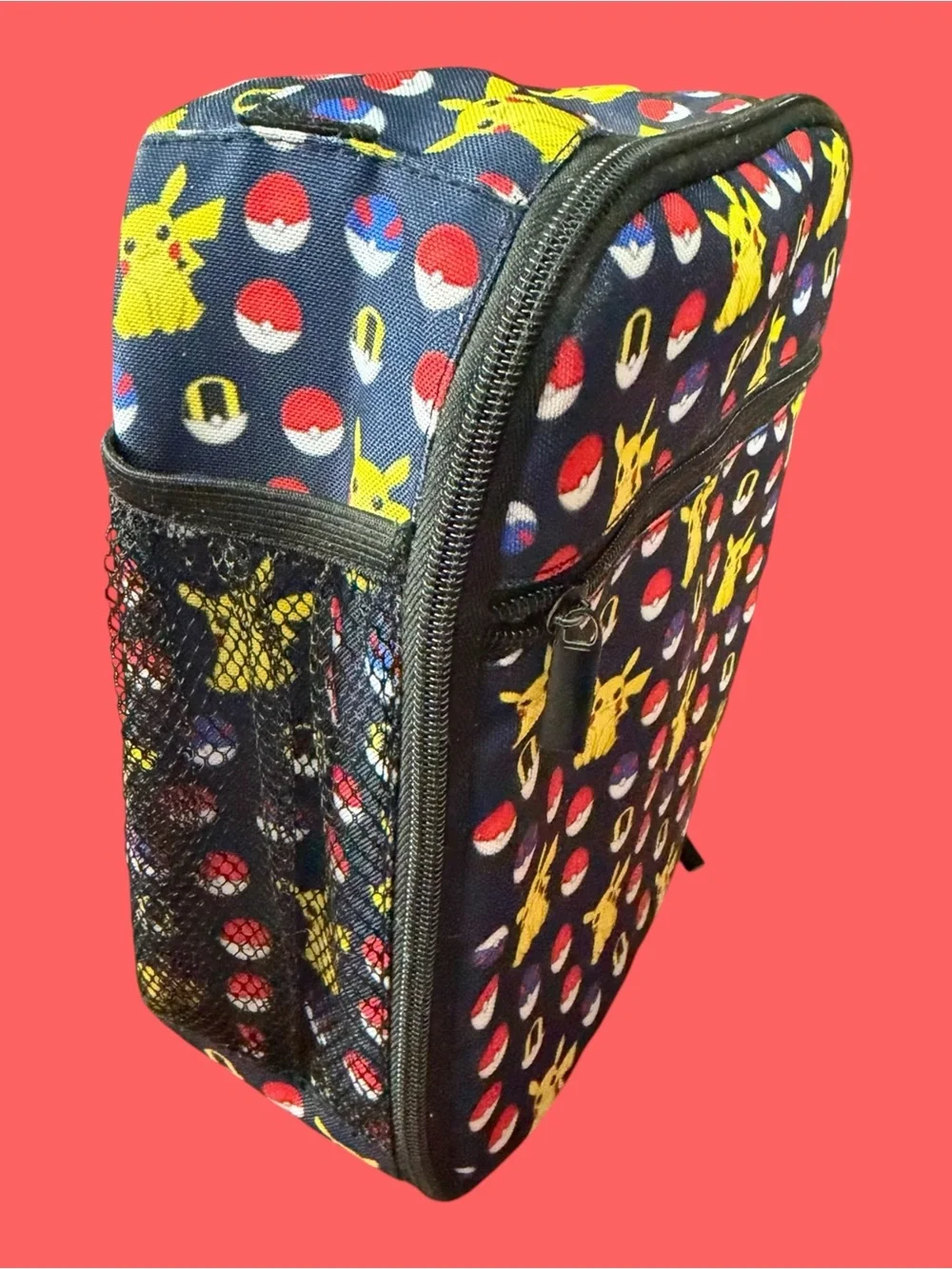 Pokémon Pikachu and Pokéball Insulated Lunch Bag / Utility Case.